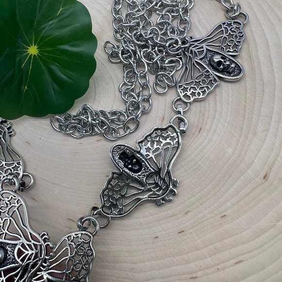 Death Head Moth Silver Belt - Picture 5 of 9